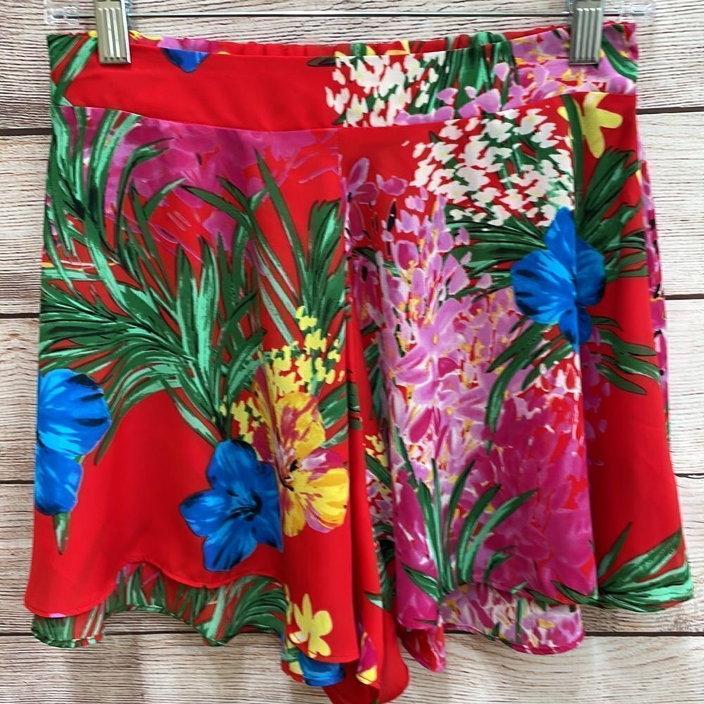 SHOW ME YOUR MUMU CARLOS SWING SHORTS IN‎ RED TROPICAL PRINT - Picture 2 of 4